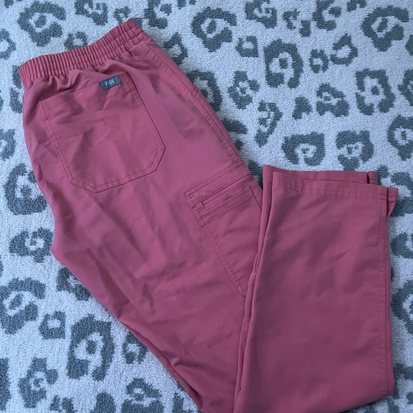 GUC FIGS Yola skinny scrub pants in Coral size small - Picture 2 of 5